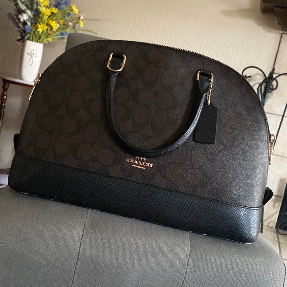 Coach purse with matching card holder pocket